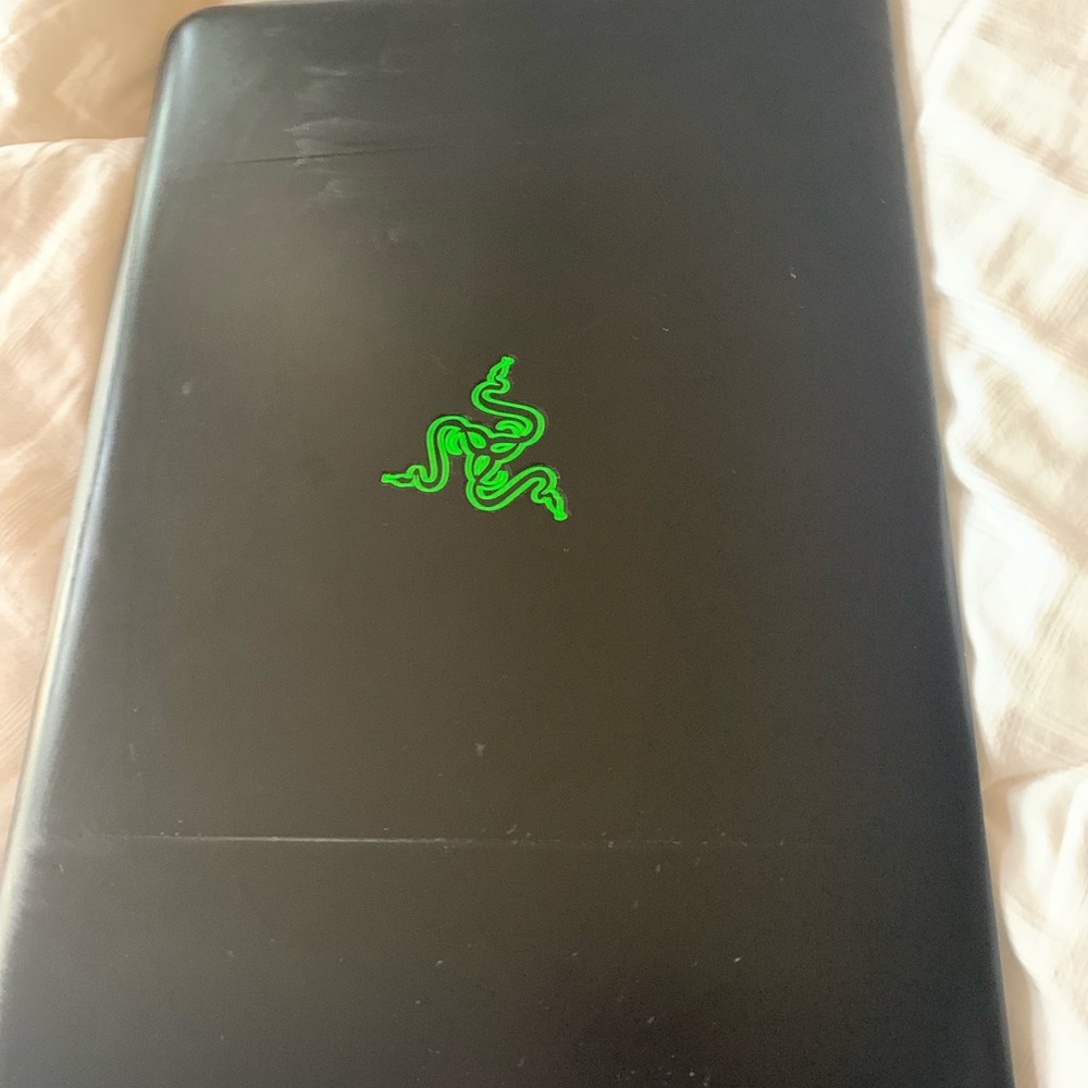 RAZOR LAPTOP - Picture 3 of 7
